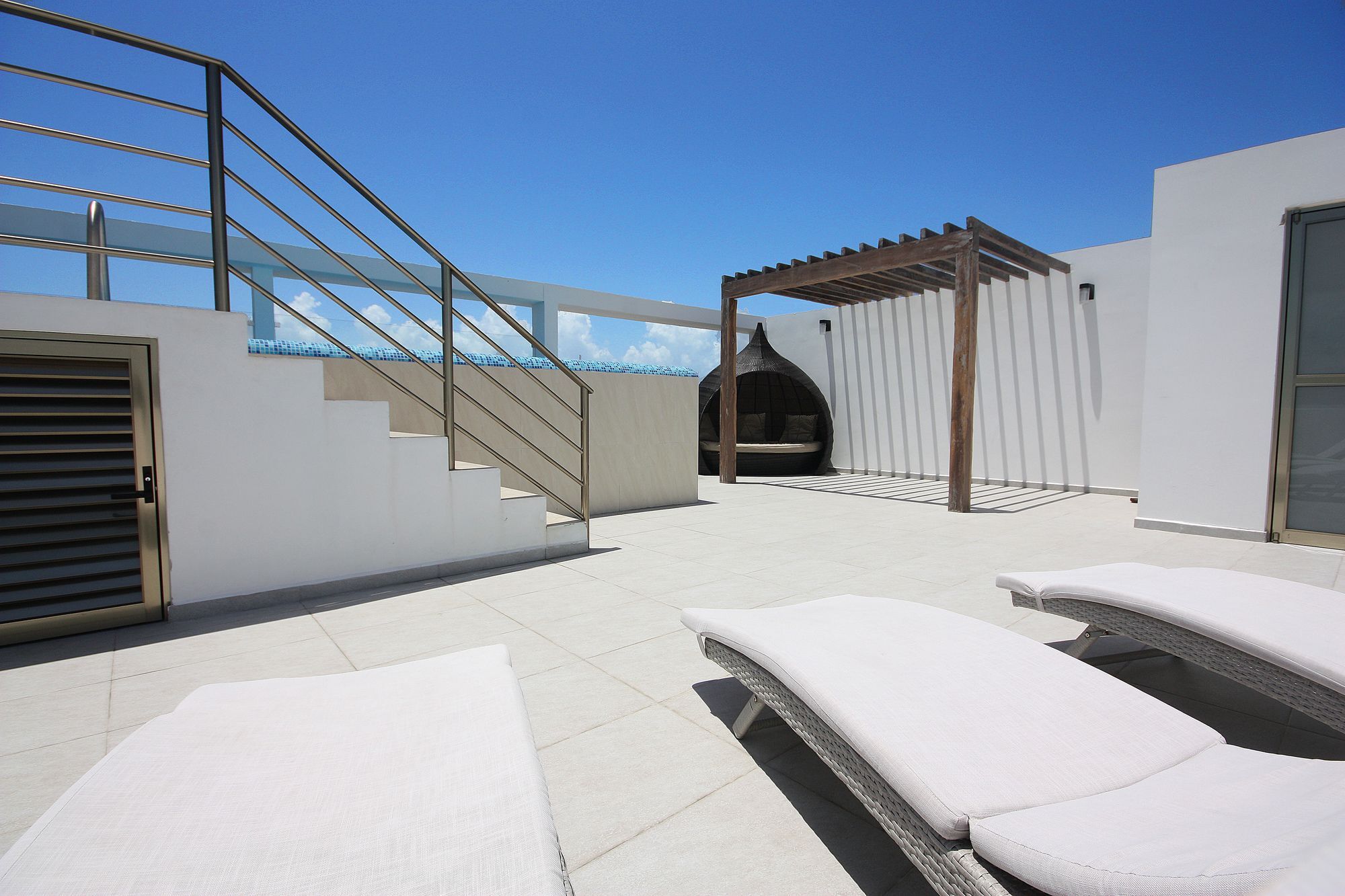 Menesse 32 01 By Imexico